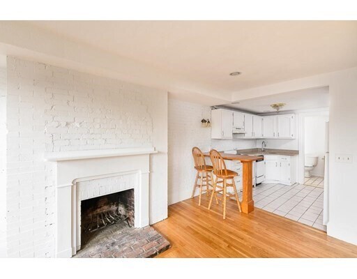 Building Photo - 462 Beacon St