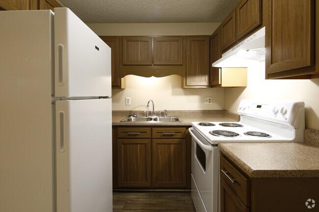 1BR, 1BA - 480SF - Kitchen - Summer Courtyard Apartments
