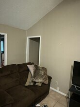 Building Photo - 5222 Valleyview Dr