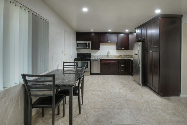 Foto del edificio - University Fremont Apartments
