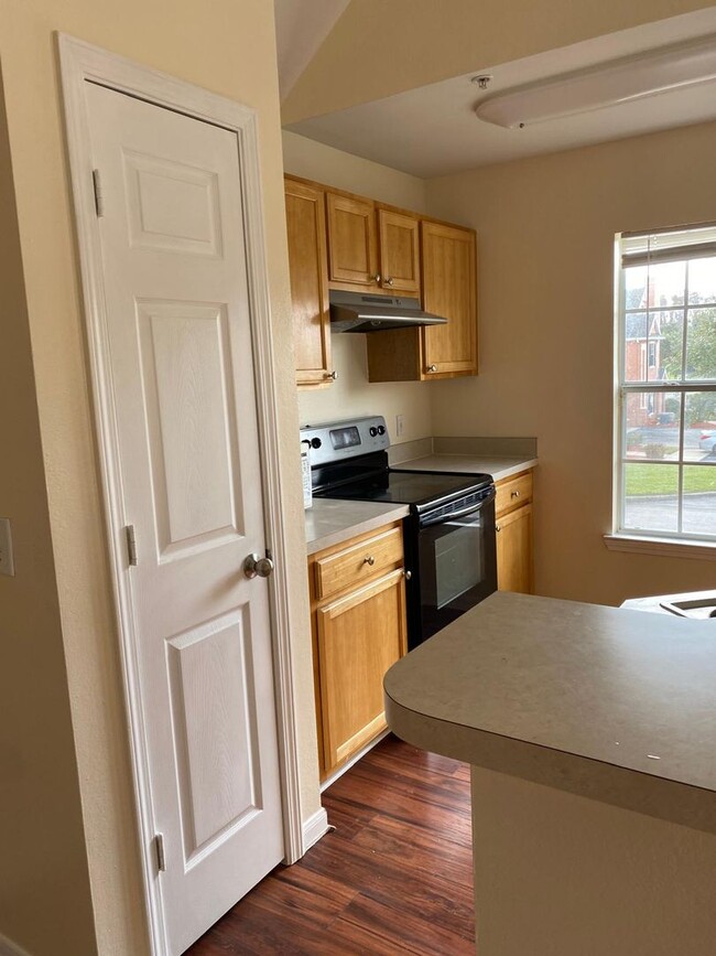 Building Photo - 1 bedroom 1 bath condo