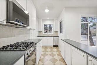 Building Photo - 3010 Windsor Rd