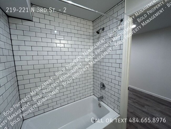 Foto del edificio - 219-221 N 3rd St.-2