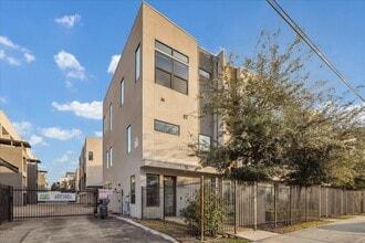 Building Photo - 2401 Crawford St