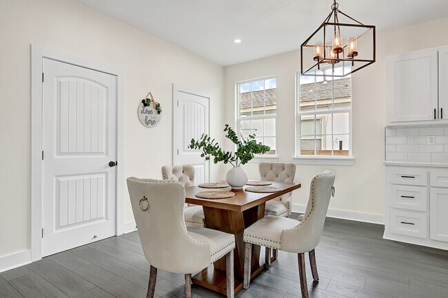 Foto del edificio - 2412 Lucas St