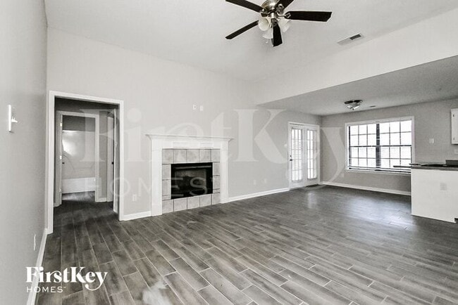 Building Photo - 275 Kings Dr