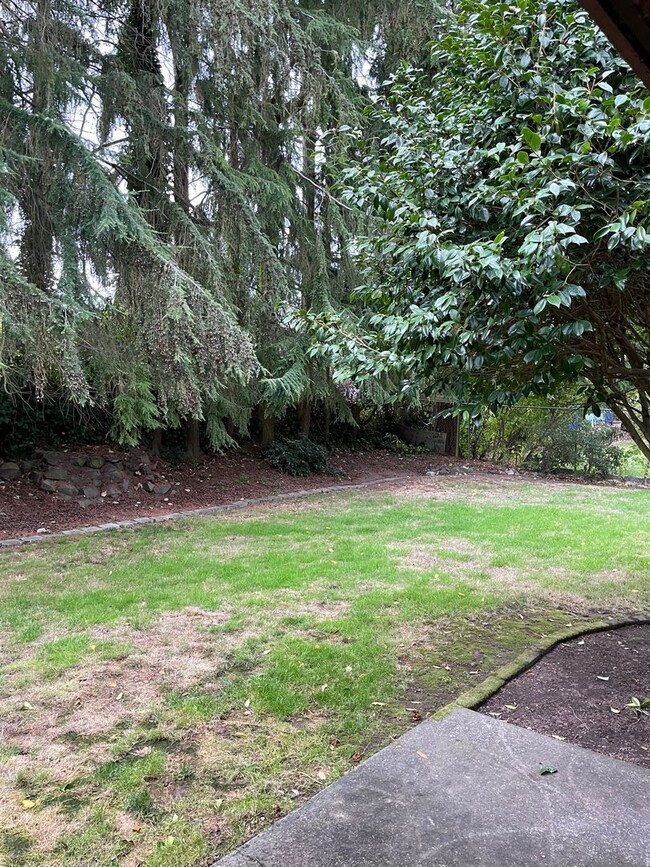 Building Photo - Shorewood 3bed 1.5 bath Home