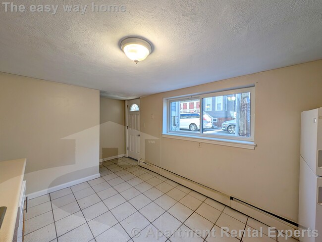 Building Photo - 2 bedroom, 1.5 bath, Central Sq - 4 min Re...