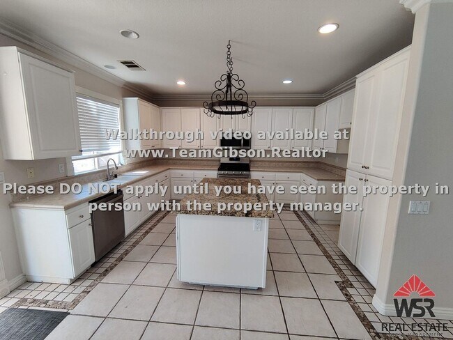 Foto del edificio - Beautiful 4 bedroom / 3 bathroom home