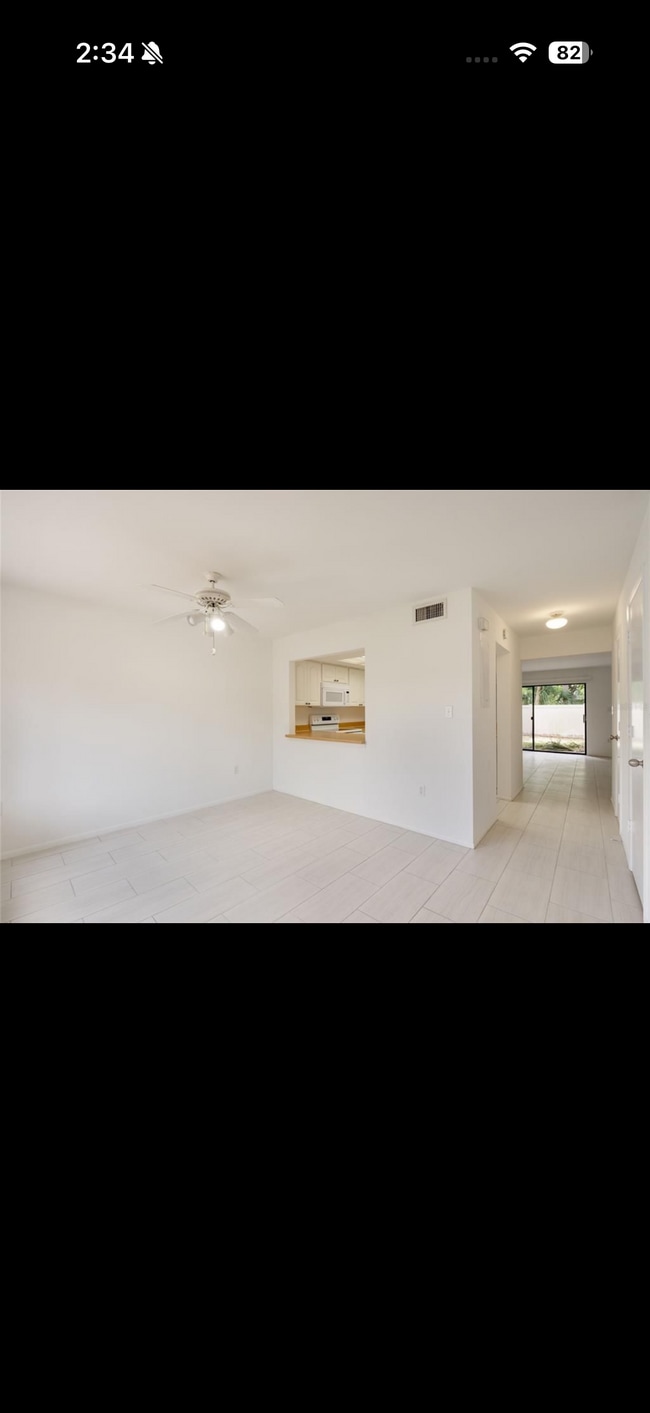 Building Photo - 926 Sunridge Dr