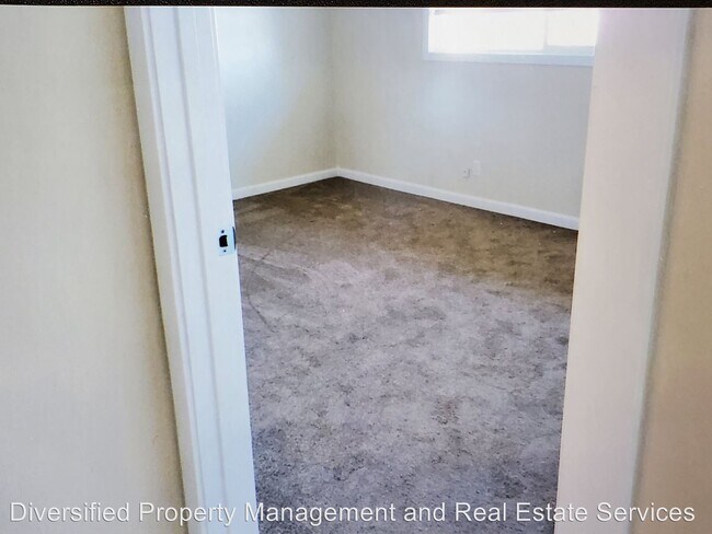 Building Photo - 4380-4380 Waverly Dr NE