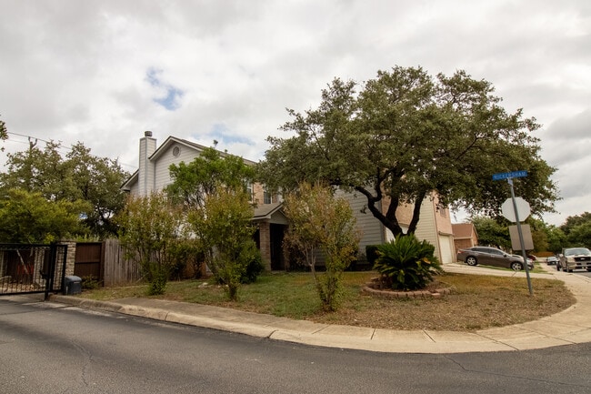 Building Photo - 23 Brieley