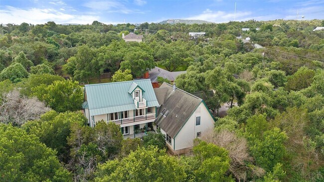Building Photo - 10108 Lake Ridge Dr