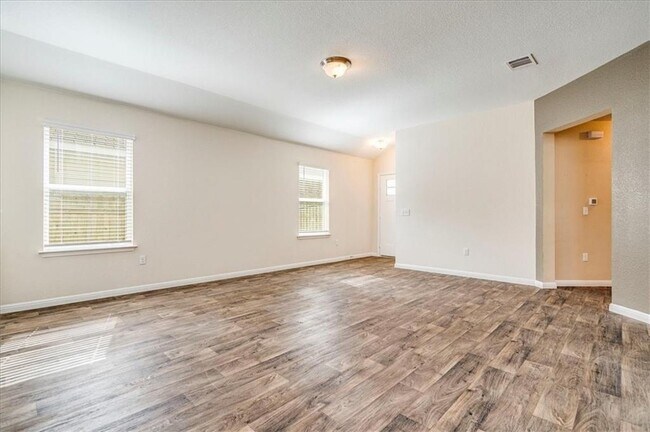 Foto del edificio - 617 Callahan Ln