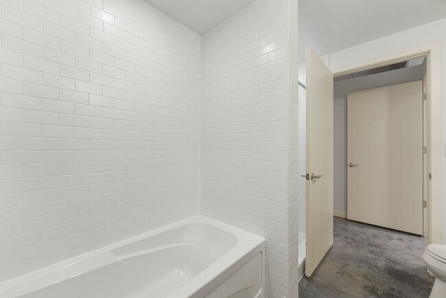 Foto del edificio - 335 W Ponce de Leon Ave