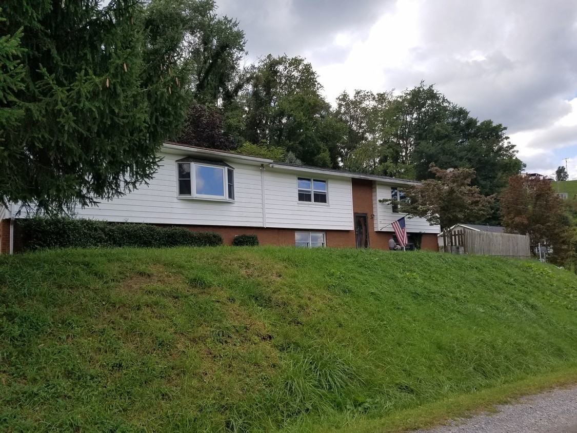 Primary Photo - 131 Elizabeth Valley Rd