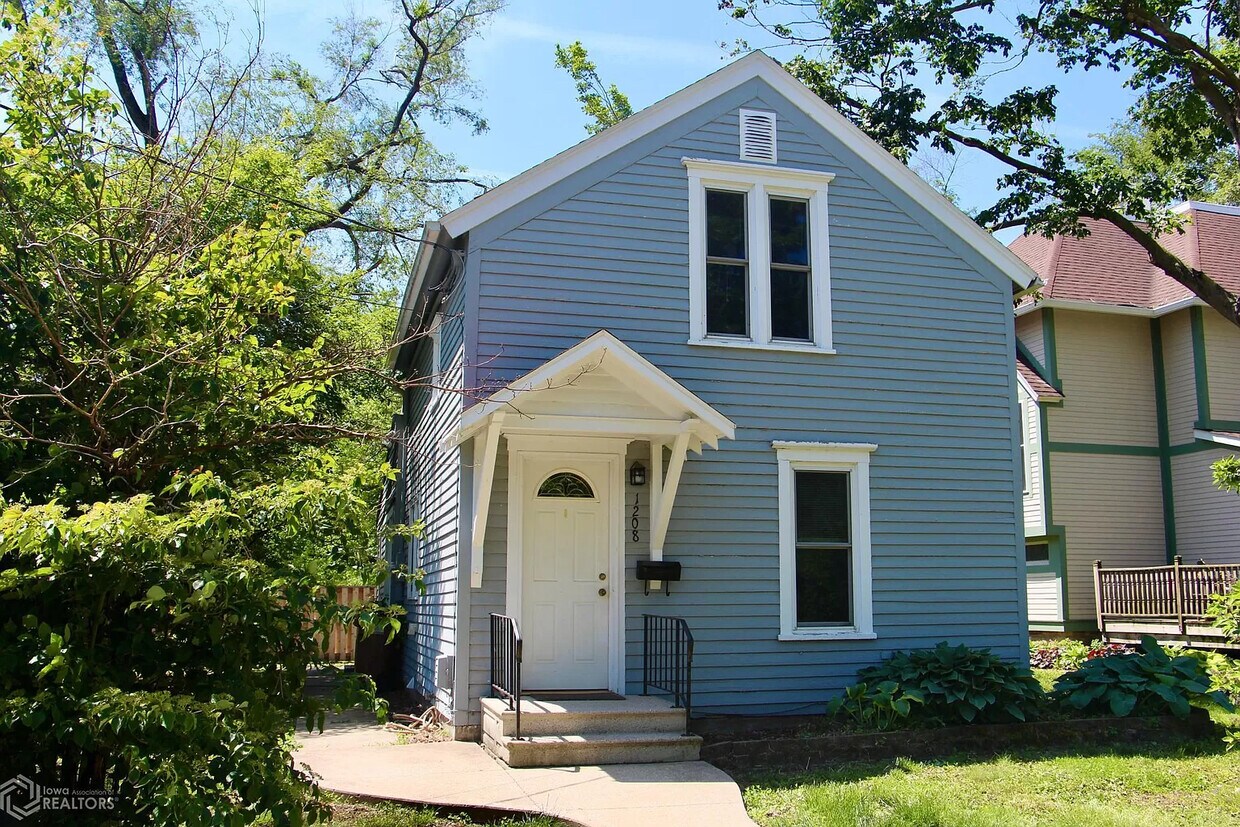 Primary Photo - 1208 3rd Ave