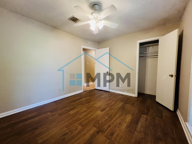 Building Photo - 128 Davis Ln