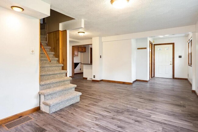 Foto del edificio - 2318 Midway Dr