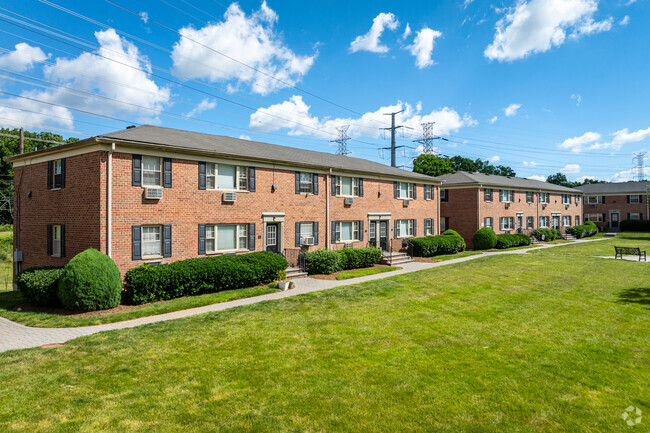 Kings Gardens - Apartments in Woodbridge, NJ | Apartments.com