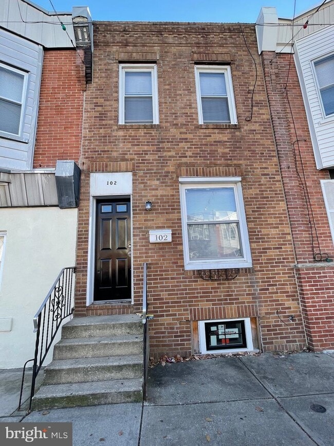 Building Photo - 102 Wolf St