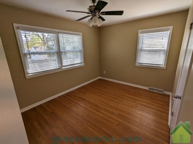 Foto del edificio - 5527 W 97th St