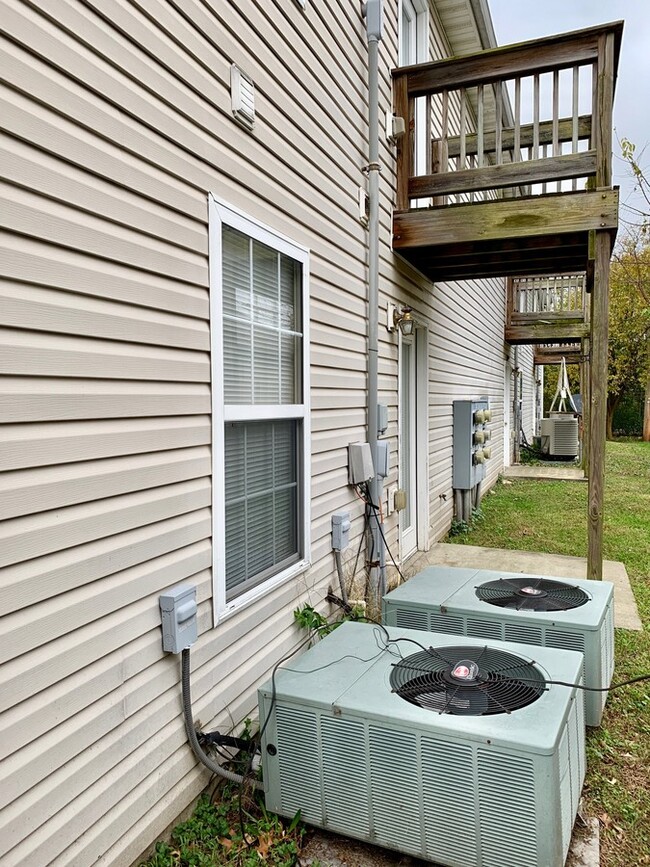 Building Photo - 526 Wichita Dr
