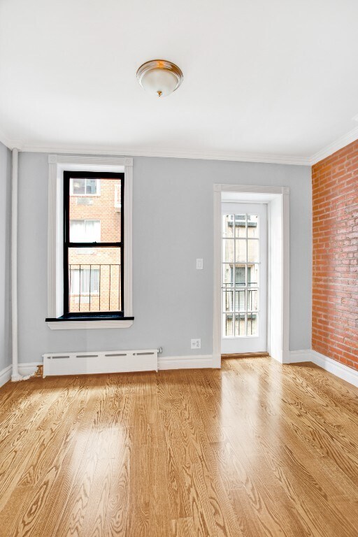 Foto principal - 219 E 23rd St