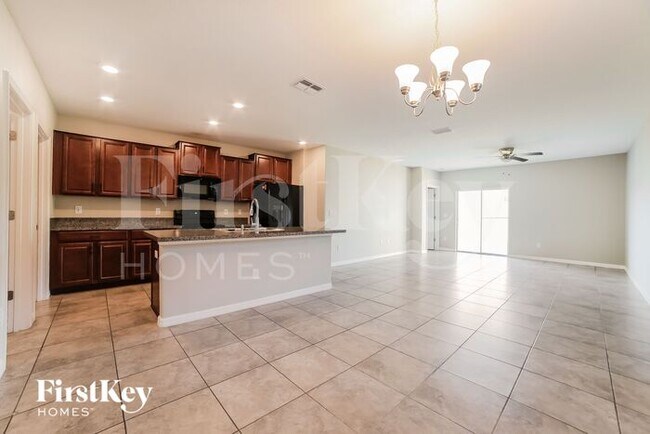 Building Photo - 5025 Golden Fig Ln