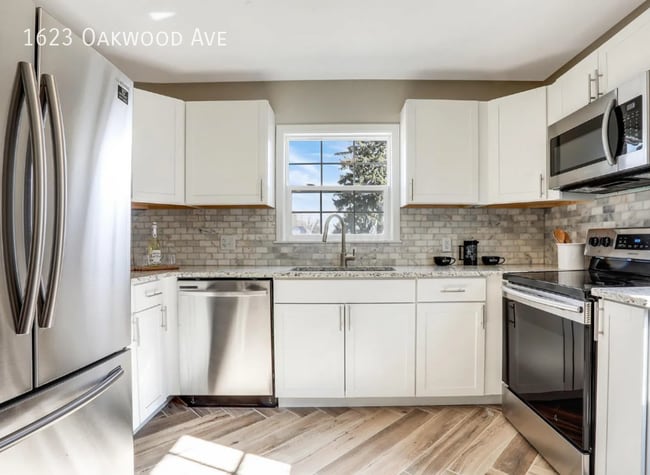 Building Photo - Newly Renovated Three Bedroom