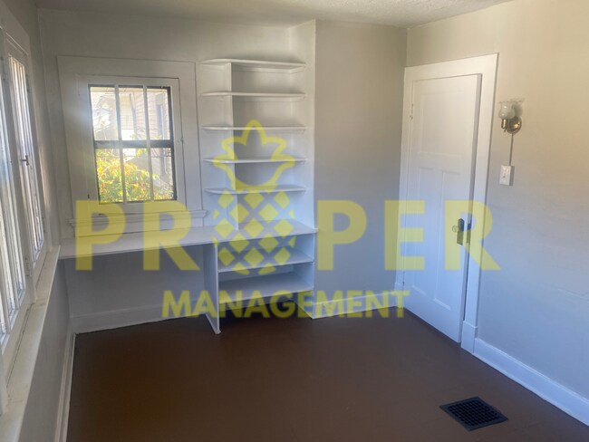Building Photo - 3 bedroom 1 bathroom
