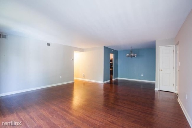 Building Photo - 2 br, 1.5 bath Condo - 3065 Alpine Terrace