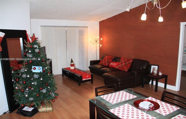 Foto del edificio - 20741 NE 4th Ct