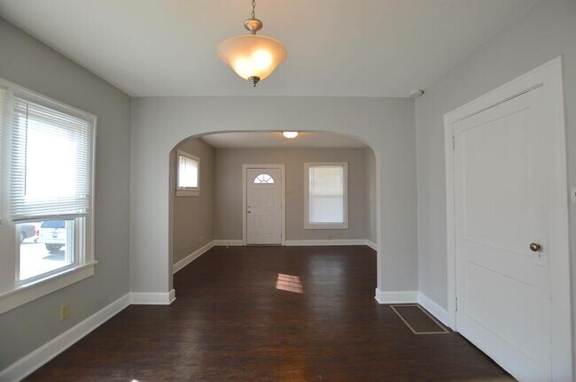 Building Photo - 1048 E Tabor St