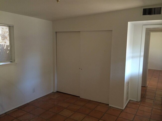 Building Photo - 1539 E Hudson Dr