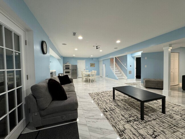 Sala de estar y cocina - 6164 Deer Ridge Trl