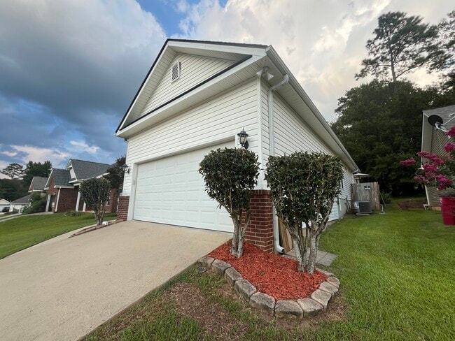 Building Photo - 107 Vanessa Dr