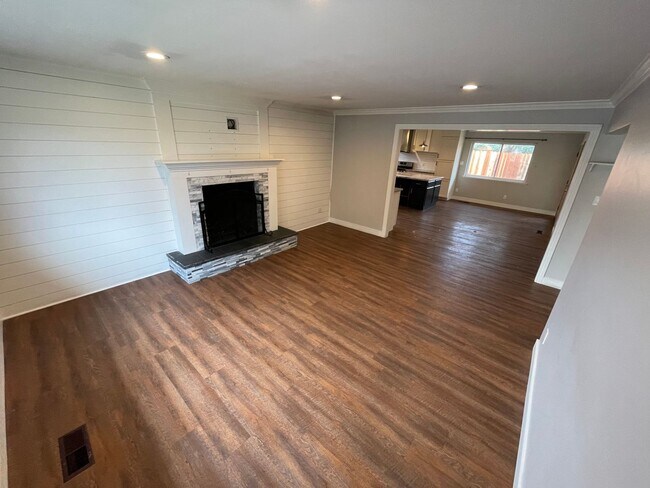 Foto del edificio - Now Available – Stylish 3-Bed, 2-Bath Home...