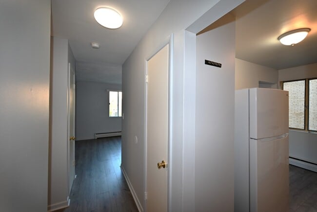 Building Photo - 142 Asbury Ave
