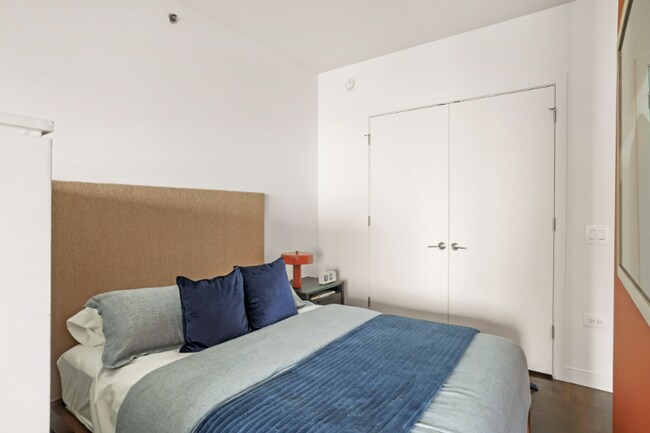 Foto del edificio - 445 E Waterside Dr