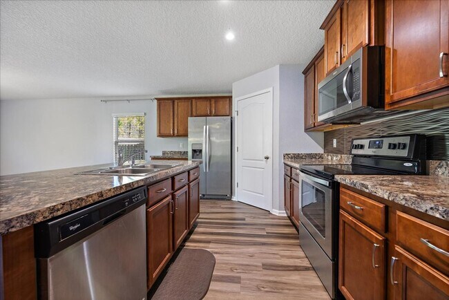 Building Photo - Spacious 4 Bedroom in Fast Growing Nassau County!