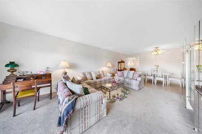 Foto del edificio - 3000 N Palm Aire Dr