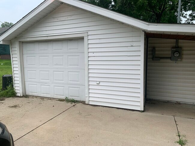 Cochera - 901 N Walnut St