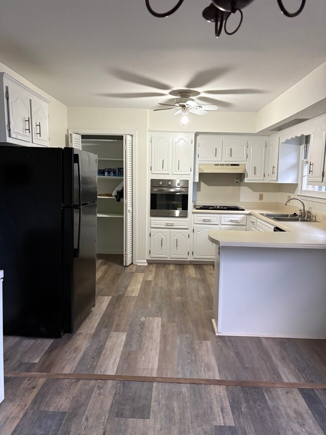 Kitchen - 5141 Whitaker Dr