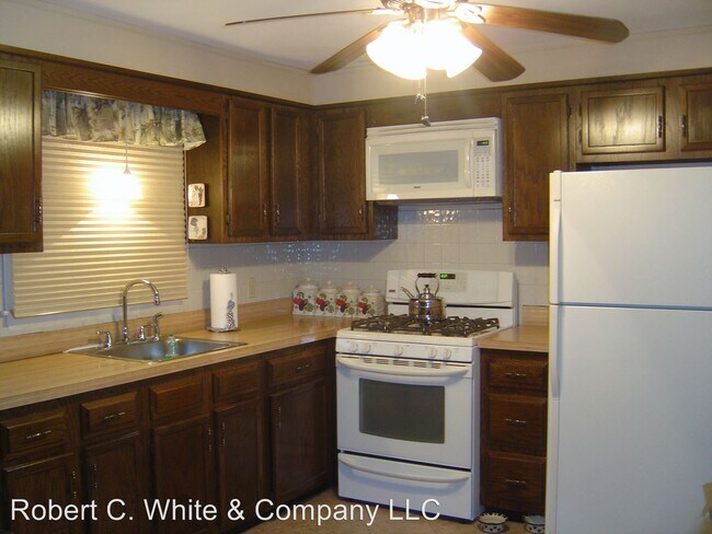 Foto del edificio - 3 br, 1 bath House - 67 Sage Hill Rd