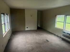 Building Photo - 285 County Farm Rd