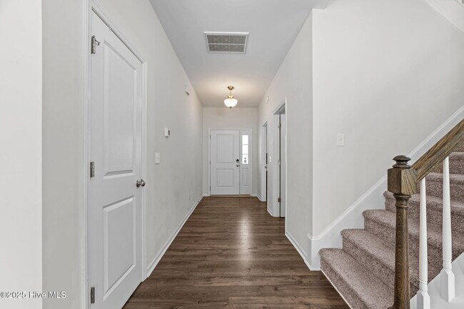 Building Photo - 828 Knoll Cir