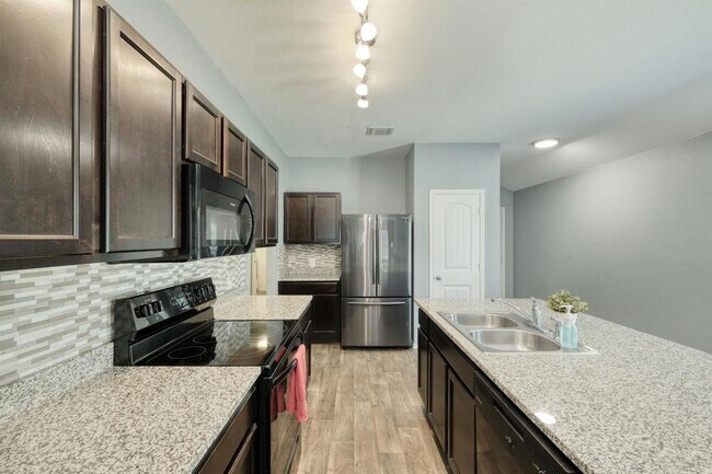 Foto del edificio - 14905 Breccia Rd