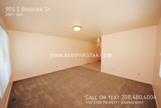 Building Photo - 905 E Bridger St