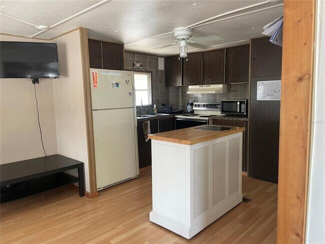 Foto del edificio - 1919 Shady Cove Dr